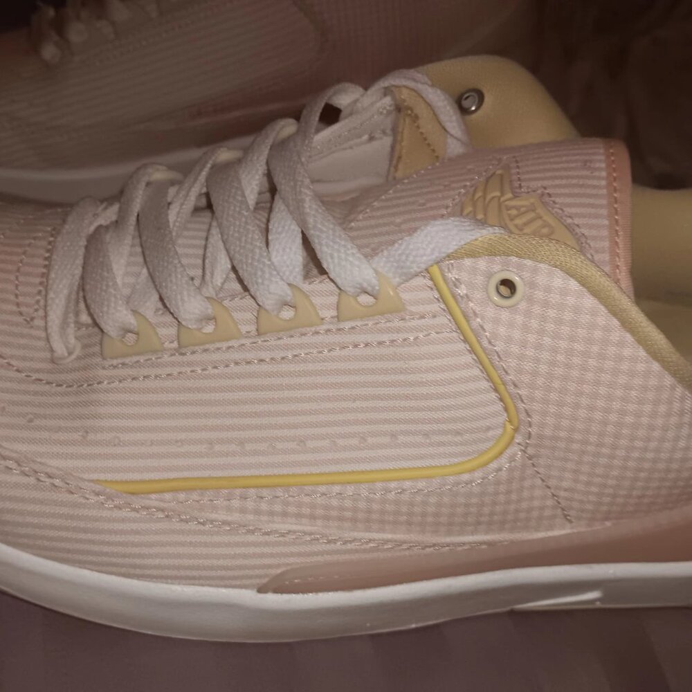 The Air Jordan 2 Retro Low 'Seersucker' Mens size 9.5 - Picture 2 of 8